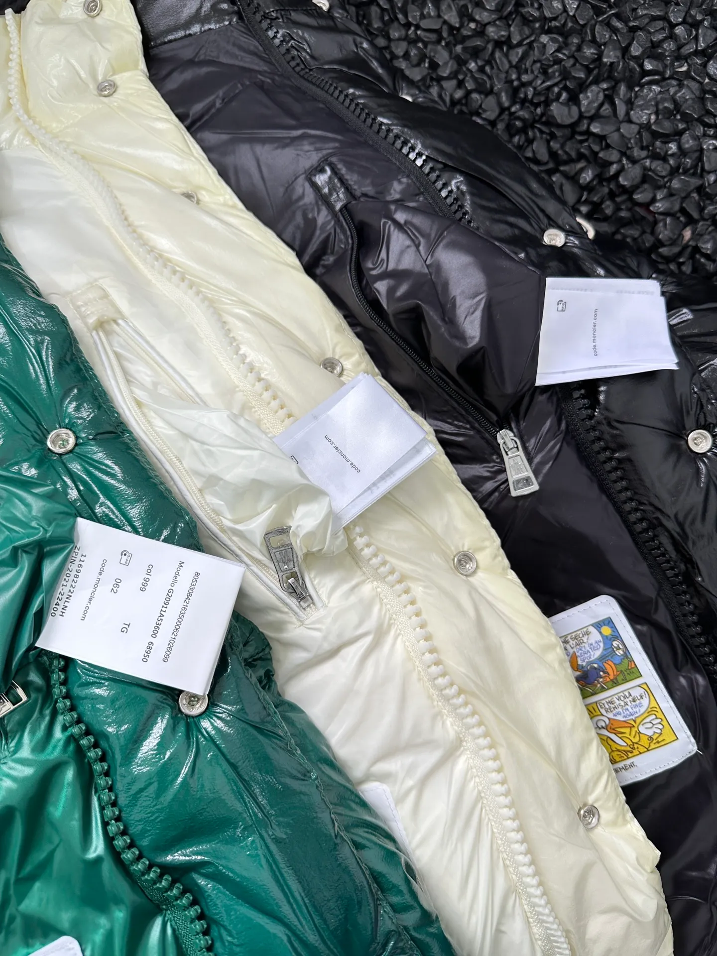 P390 Moncler/ 2026 70 、 。 DNA ， ， 。 Classic ， 、 。 Classic 70 。 Quality， 90 ，Premium Quality ， ，Black ！ Sizes M-3XL
